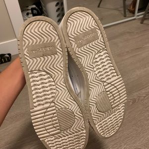 Adidas Supercourt size 11.5